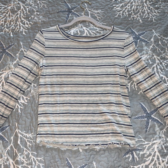 Tops - 🥳striped lettuce sleeve top worn once